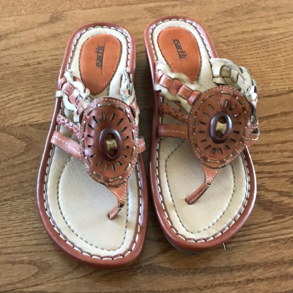 NWOT Earth Sandals